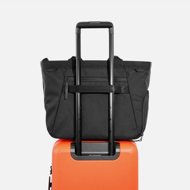 エアー AER ジムトート 22L シューズ収納・PCポケット搭載 1680D コーデュラ採用 トートバッグ Black ユニセックス 11018 ACTIVE GYM TOTE 2 通勤 通学 フィットネス 出張 軽量 (250912)