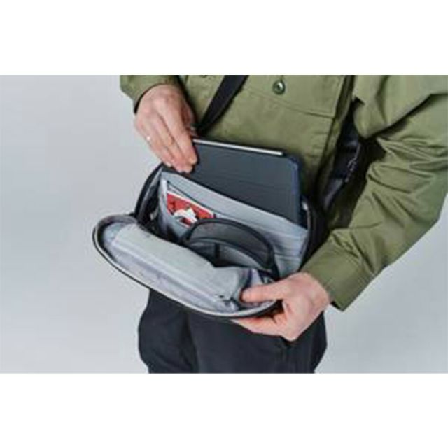 エアー デイスリング4マックス AER-21074 スリングバッグ ショルダーバッグ 6L 旅行 デイリーユース タブレット収納 Aer Day Sling 4 Max
