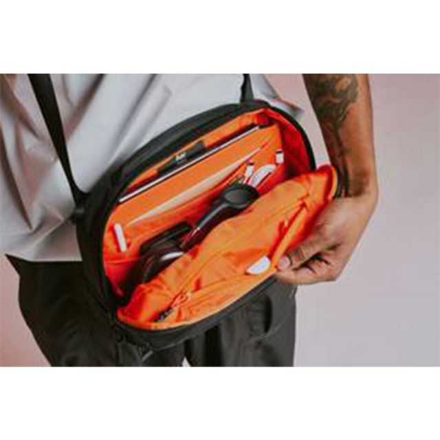 エアー デイスリング4マックス X-Pac AER-29074 スリングバッグ ボディバッグ 6L 防水性 タブレット収納 軽量 日常 旅行 Aer Day Sling 4 Max X-Pac