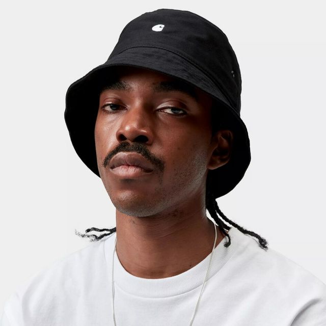 カーハート WIP バケットハット ブラック ホワイト ユニセックス コットンツイル 刺繍ロゴ I034607 Carhartt WIP Madison Logo Bucket Hat Black White 2026SS I034607 MADISON LOGO BUCKET (260321)