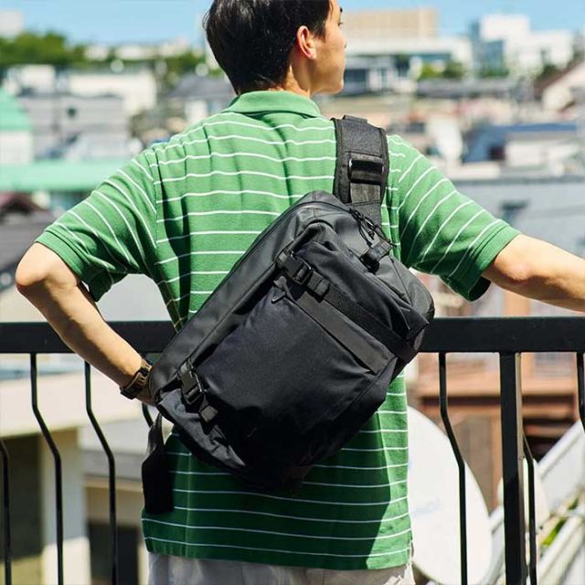 クローム ショルダーバッグ chrome BG351 KADET MAX 15L カデット マックス 耐水 PCスリーブ ブラック メンズ レディース ユニセックス 通勤 通学 自転車 (240829)