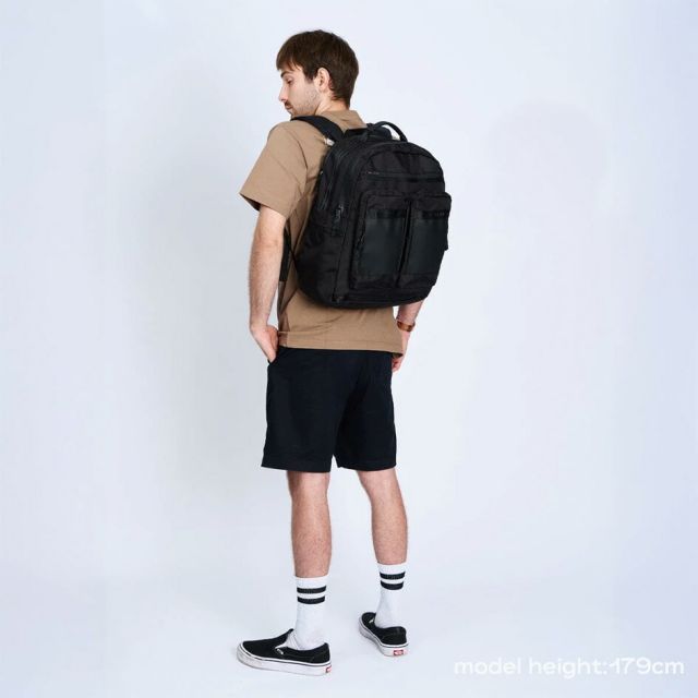 クローム アクセル デイパック ミディアム CHROME AXCEL DAYPACK MD 防水ポケット搭載 26L ビジネスリュック PC収納 MacBook Air 15インチ対応 大容量 通勤 出張 旅行 BJ019 CHROME BJ019 AXCEL DAYPACK MD (250929)