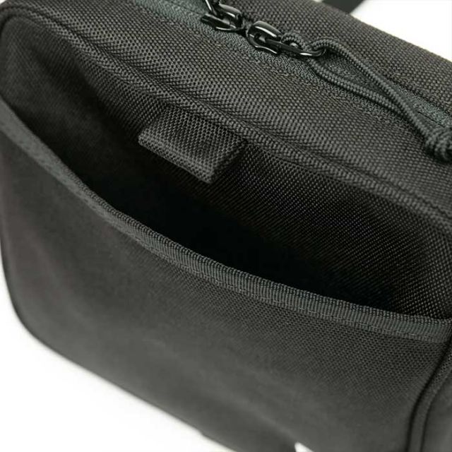 NEW ERA SQUARE SHOULDER POUCH
