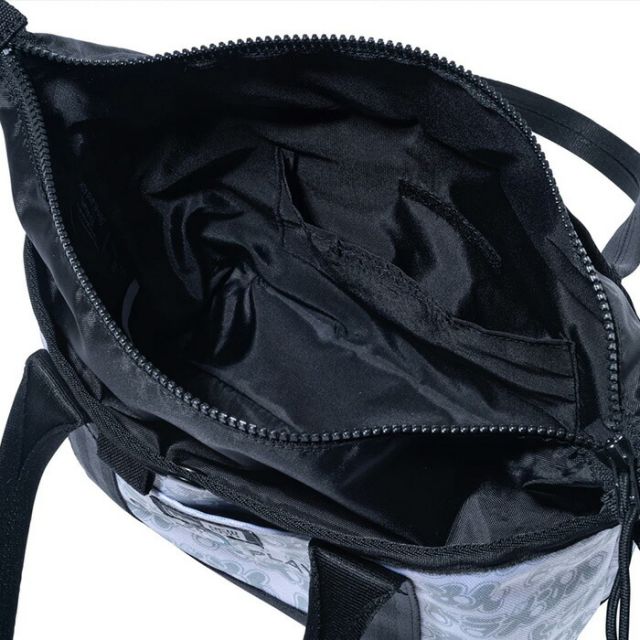 ニューエラ トートバッグミニ 6L ドラえもん スイング ホワイト NEWERA GF TOTE BAG M DORAEMON NECAPGF バッグ レディース サブバッグ キャラクター 小さめ 限定モデル(2502)