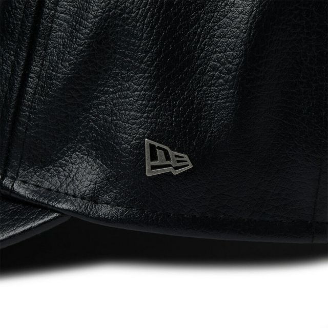 ニューエラ シンセティックレザー キャップ ブラック クロスストラップ サイズ調整可 ユニセックス NEW ERA 9THIRTY Synthetic Leather Cap Blac 14667937 930CS SYNTHETIC LEATHER (251206)