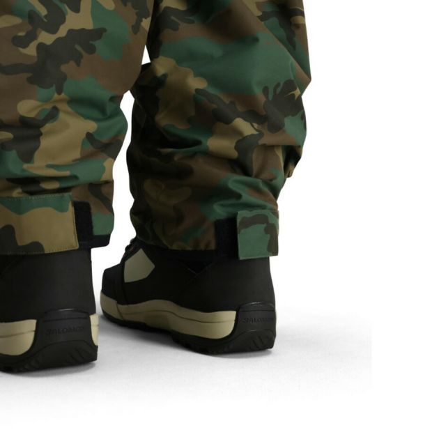 シックスエイトシックス 686 M4WN231 25-26モデル ESSOX CARGO PANT ESSOX CARGO PANT メンズ スノーボードパンツ ブラック カモ バギーシルエット ワイドフィット 防水 撥水 透湿 スノーウェア 10K防水 10K透湿 2025-2026新作 (251020)