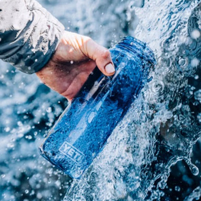 YETI イエティ ヨンダー 25oz 750ml ウォーターボトル / NAVY (YETI26013)