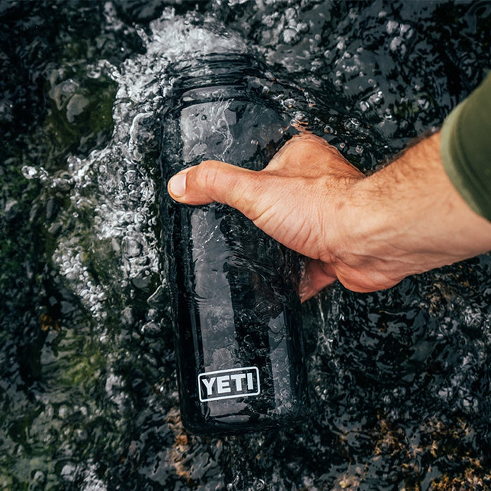 YETI イエティ ヨンダー 25oz 750ml ウォーターボトル / NAVY (YETI26013)