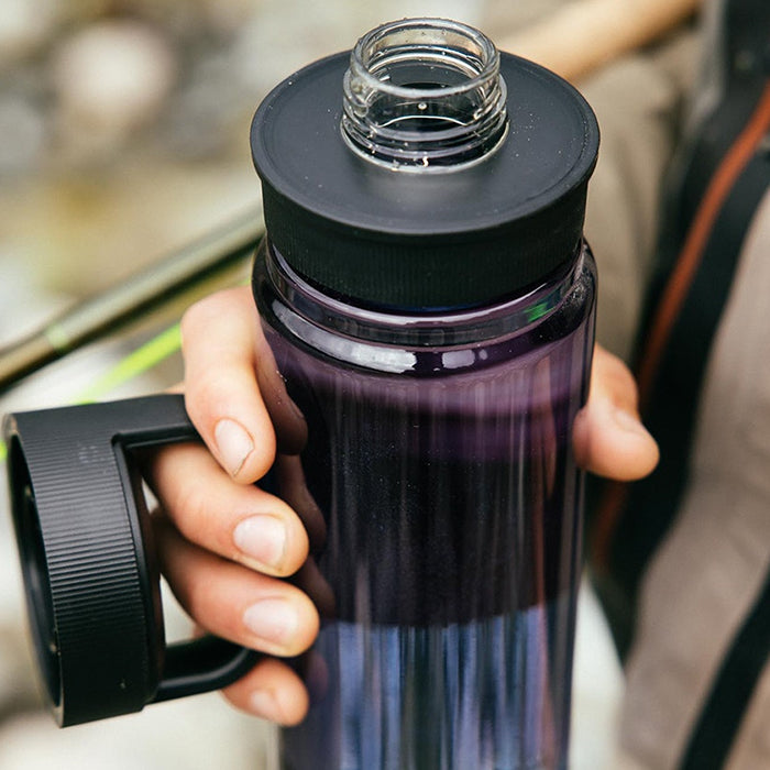 YETI イエティ ヨンダー 25oz 750ml ウォーターボトル / NAVY (YETI26013)