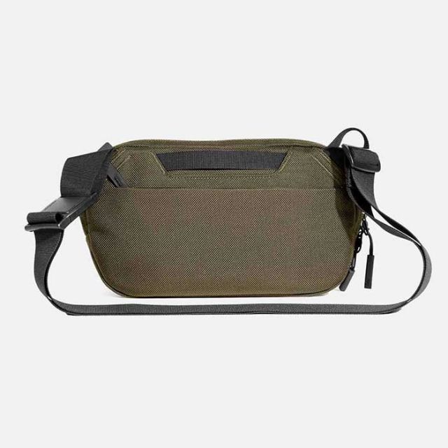 エアー スリングバッグ Aer DAY SLING 3  (21026 / 22026) ショルダーバッグ トラベル コーデュラ バリスティックナイロン メンズ レディース ユニセックス ブラック オリーブ 旅行 3L 斜めがけ シンプル 小さめ (240402)