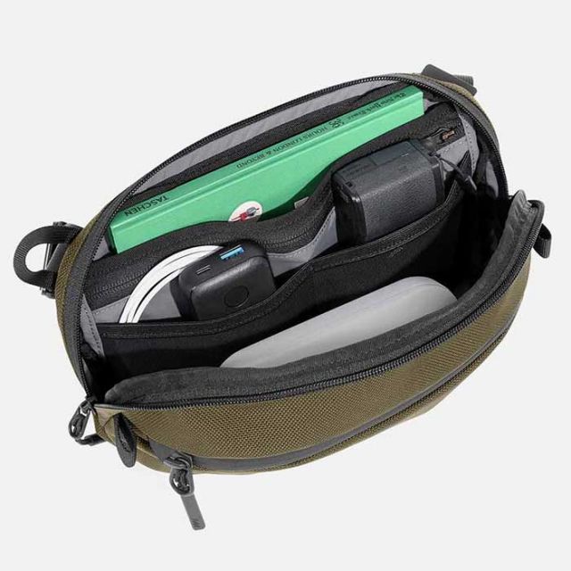 エアー スリングバッグ Aer DAY SLING 3  (21026 / 22026) ショルダーバッグ トラベル コーデュラ バリスティックナイロン メンズ レディース ユニセックス ブラック オリーブ 旅行 3L 斜めがけ シンプル 小さめ (240402)