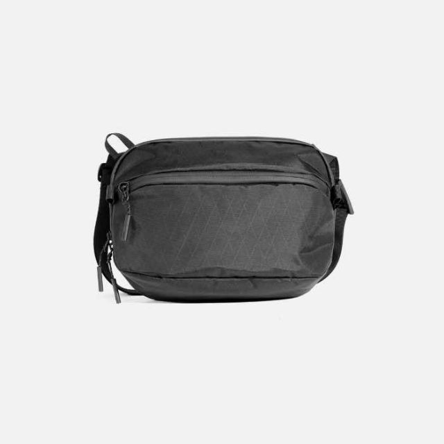エアー スリングバッグ AER (29038) DAY SLING 3 MAX X-PAC BLK ボディバッグ ショルダーバッグ Aer ボディバッグ メンズ 人気 防水 タブレット収納 軽量 撥水 旅行用 パスポート収納(240305)