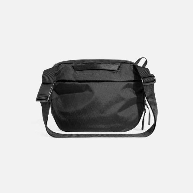 エアー スリングバッグ AER (29038) DAY SLING 3 MAX X-PAC BLK ボディバッグ ショルダーバッグ Aer ボディバッグ メンズ 人気 防水 タブレット収納 軽量 撥水 旅行用 パスポート収納(240305)