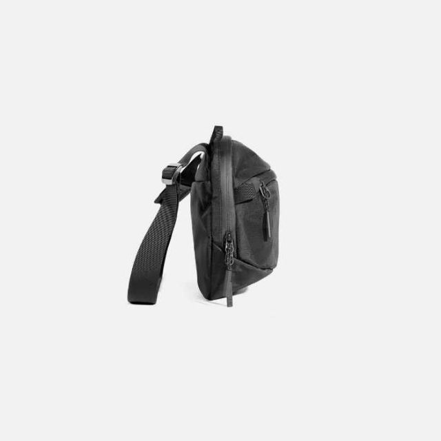 エアー スリングバッグ AER (29038) DAY SLING 3 MAX X-PAC BLK ボディバッグ ショルダーバッグ Aer ボディバッグ メンズ 人気 防水 タブレット収納 軽量 撥水 旅行用 パスポート収納(240305)