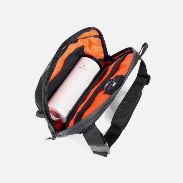 エアー スリングバッグ AER (29038) DAY SLING 3 MAX X-PAC BLK ボディバッグ ショルダーバッグ Aer ボディバッグ メンズ 人気 防水 タブレット収納 軽量 撥水 旅行用 パスポート収納(240305)