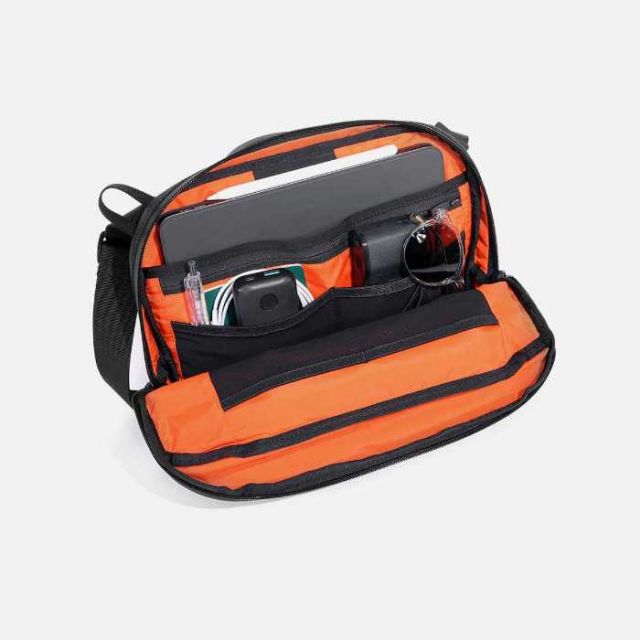 エアー スリングバッグ AER (29038) DAY SLING 3 MAX X-PAC BLK ボディバッグ ショルダーバッグ Aer ボディバッグ メンズ 人気 防水 タブレット収納 軽量 撥水 旅行用 パスポート収納(240305)