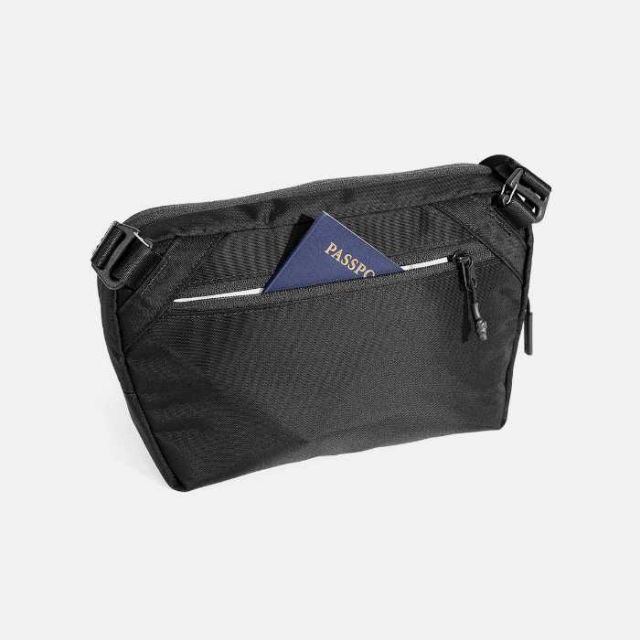 エアー スリングバッグ AER (61003) PRO SLING BLK ボディバッグ ショルダー 横型 レジャー メンズ レディースバッグ 小さい 小さめ 軽量 軽い 斜めがけ  (240402)