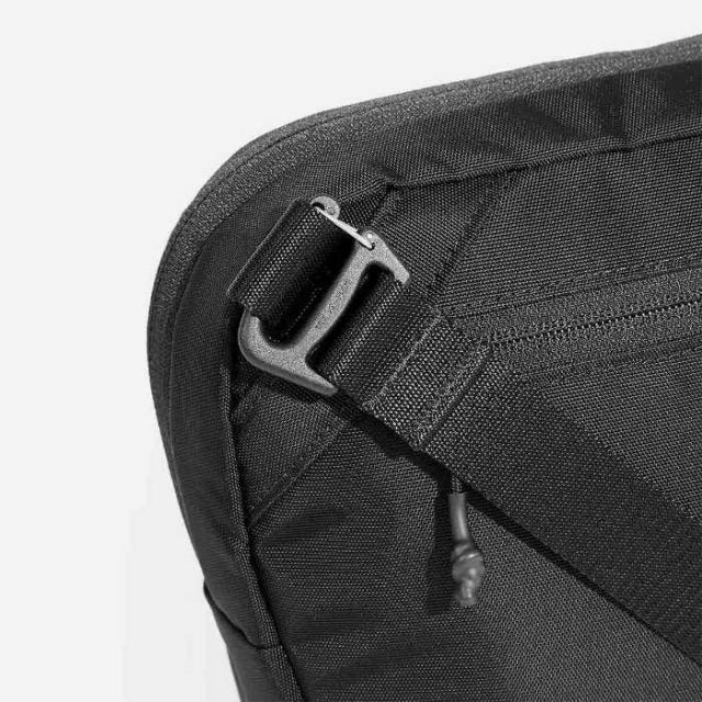 エアー スリングバッグ AER (61003) PRO SLING BLK ボディバッグ ショルダー 横型 レジャー メンズ レディースバッグ 小さい 小さめ 軽量 軽い 斜めがけ  (240402)