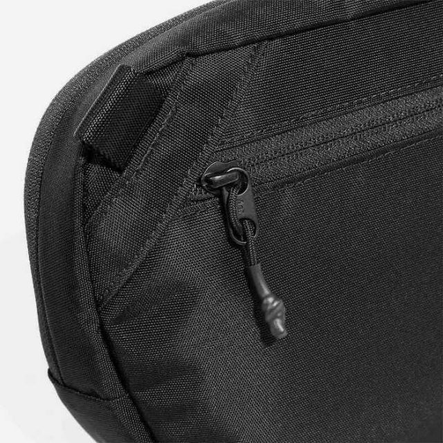 エアー スリングバッグ AER (61003) PRO SLING BLK ボディバッグ ショルダー 横型 レジャー メンズ レディースバッグ 小さい 小さめ 軽量 軽い 斜めがけ  (240402)