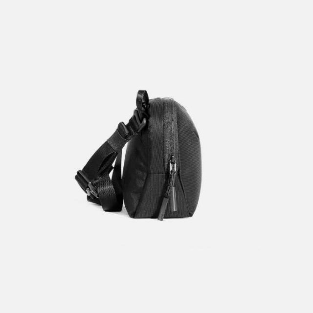 エアー スリングバッグ AER (61003) PRO SLING BLK ボディバッグ ショルダー 横型 レジャー メンズ レディースバッグ 小さい 小さめ 軽量 軽い 斜めがけ  (240402)