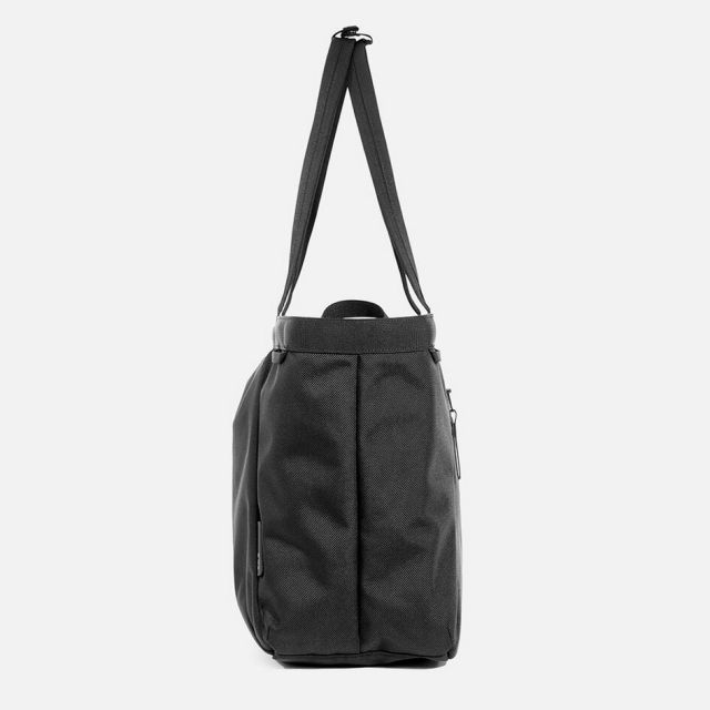 エアー AER ジムトート 22L シューズ収納・PCポケット搭載 1680D コーデュラ採用 トートバッグ Black ユニセックス 11018 ACTIVE GYM TOTE 2 通勤 通学 フィットネス 出張 軽量 (250912)