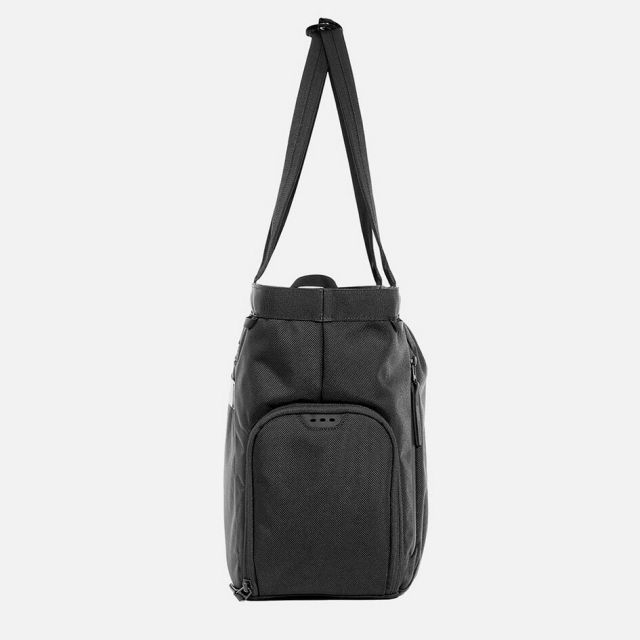 エアー AER ジムトート 22L シューズ収納・PCポケット搭載 1680D コーデュラ採用 トートバッグ Black ユニセックス 11018 ACTIVE GYM TOTE 2 通勤 通学 フィットネス 出張 軽量 (250912)