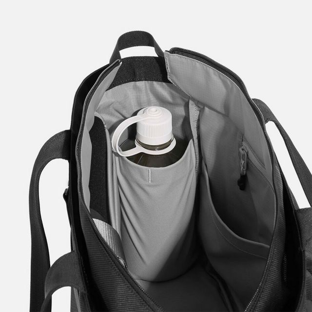 エアー AER ジムトート 22L シューズ収納・PCポケット搭載 1680D コーデュラ採用 トートバッグ Black ユニセックス 11018 ACTIVE GYM TOTE 2 通勤 通学 フィットネス 出張 軽量 (250912)