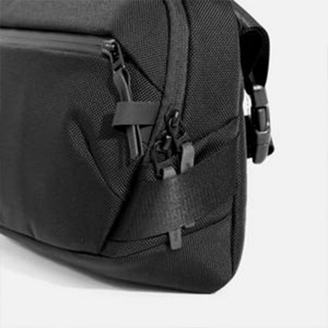 エアー デイスリング4マックス AER-21074 スリングバッグ ショルダーバッグ 6L 旅行 デイリーユース タブレット収納 Aer Day Sling 4 Max
