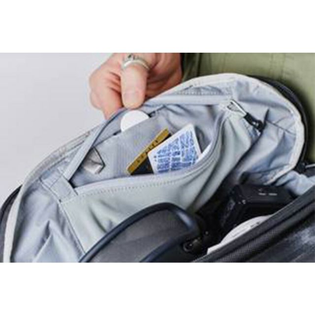 エアー デイスリング4マックス AER-21074 スリングバッグ ショルダーバッグ 6L 旅行 デイリーユース タブレット収納 Aer Day Sling 4 Max