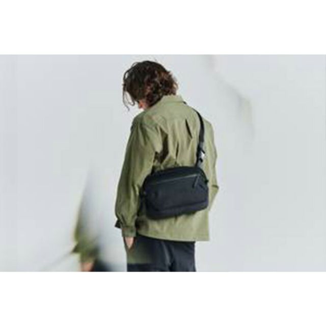 エアー デイスリング4マックス AER-21074 スリングバッグ ショルダーバッグ 6L 旅行 デイリーユース タブレット収納 Aer Day Sling 4 Max