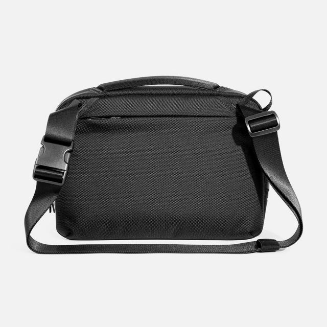 エアー デイスリング4マックス AER-21074 スリングバッグ ショルダーバッグ 6L 旅行 デイリーユース タブレット収納 Aer Day Sling 4 Max