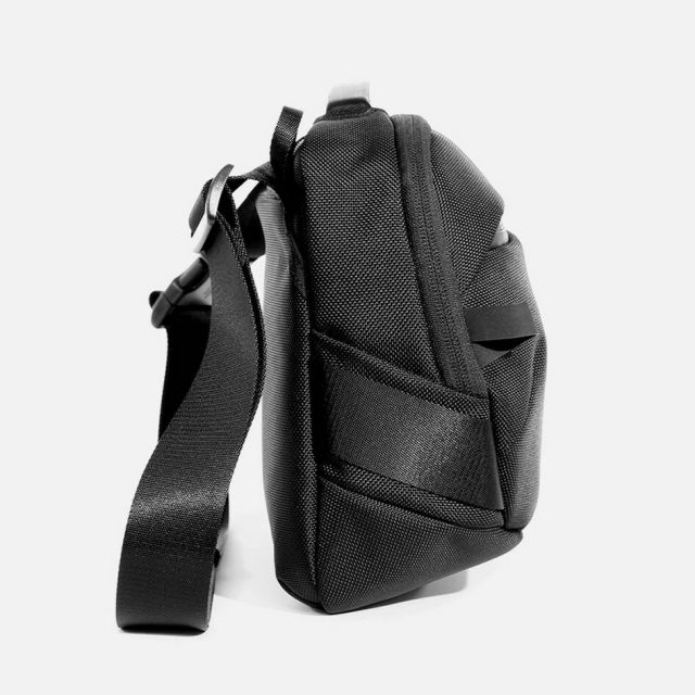 エアー デイスリング4マックス AER-21074 スリングバッグ ショルダーバッグ 6L 旅行 デイリーユース タブレット収納 Aer Day Sling 4 Max