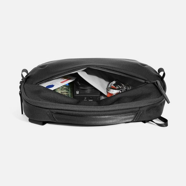 エアー デイスリング4マックス AER-21074 スリングバッグ ショルダーバッグ 6L 旅行 デイリーユース タブレット収納 Aer Day Sling 4 Max