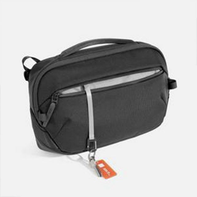 エアー デイスリング4マックス AER-21074 スリングバッグ ショルダーバッグ 6L 旅行 デイリーユース タブレット収納 Aer Day Sling 4 Max