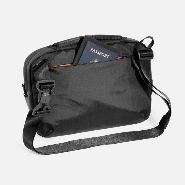 エアー デイスリング4マックス X-Pac AER-29074 スリングバッグ ボディバッグ 6L 防水性 タブレット収納 軽量 日常 旅行 Aer Day Sling 4 Max X-Pac