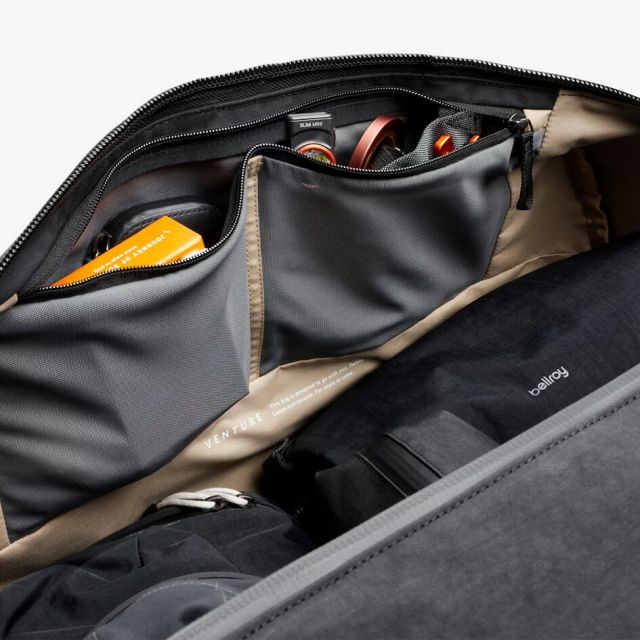ベルロイ BELLROY VENTURE DUFFEL 55L BLACK ベルロイ ベンチャーダッフル ボストンバッグ 大容量 軽量 防水 旅行 出張 ジムバッグ メンズ レディース ユニセックス ブラック 3WAY リサイクルナイロン素材 (250904)