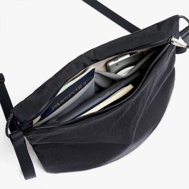 ベルロイ BELLROY LITE SACOCHE 3.5L BLK ベルロイ ライト サコッシュ ショルダーバッグ ミニバッグ 斜めがけ 超軽量 撥水 ナイロン メンズ レディース ユニセックス 旅行 散策 サステナブル ブラック メール便 (250904)