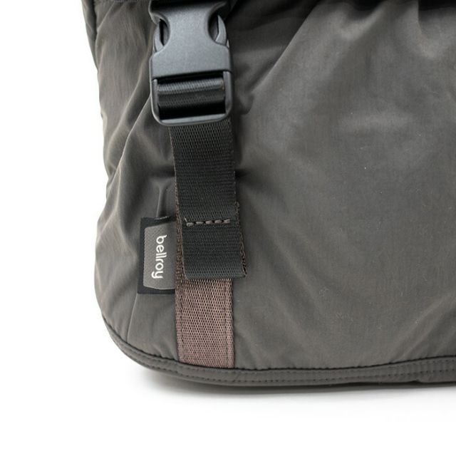 ベルロイ BELLROY CINCH MESSENGER BAG  ベルロイ シンチ メッセンジャー ショルダーバッグ 軽量 防水 撥水 リサイクル素材 ノートPC収納 14インチ対応 クロスボディ 通勤 通学 メンズ レディース 通勤 カフェワーク (250904)