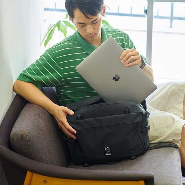 クローム ショルダーバッグ chrome BG351 KADET MAX 15L カデット マックス 耐水 PCスリーブ ブラック メンズ レディース ユニセックス 通勤 通学 自転車 (240829)