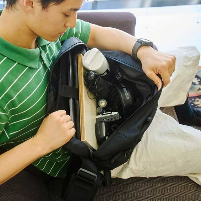 クローム ショルダーバッグ chrome BG351 KADET MAX 15L カデット マックス 耐水 PCスリーブ ブラック メンズ レディース ユニセックス 通勤 通学 自転車 (240829)