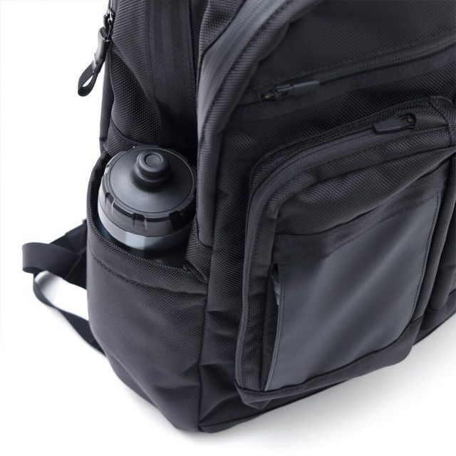 クローム アクセル デイパック ミディアム CHROME AXCEL DAYPACK MD 防水ポケット搭載 26L ビジネスリュック PC収納 MacBook Air 15インチ対応 大容量 通勤 出張 旅行 BJ019 CHROME BJ019 AXCEL DAYPACK MD (250929)