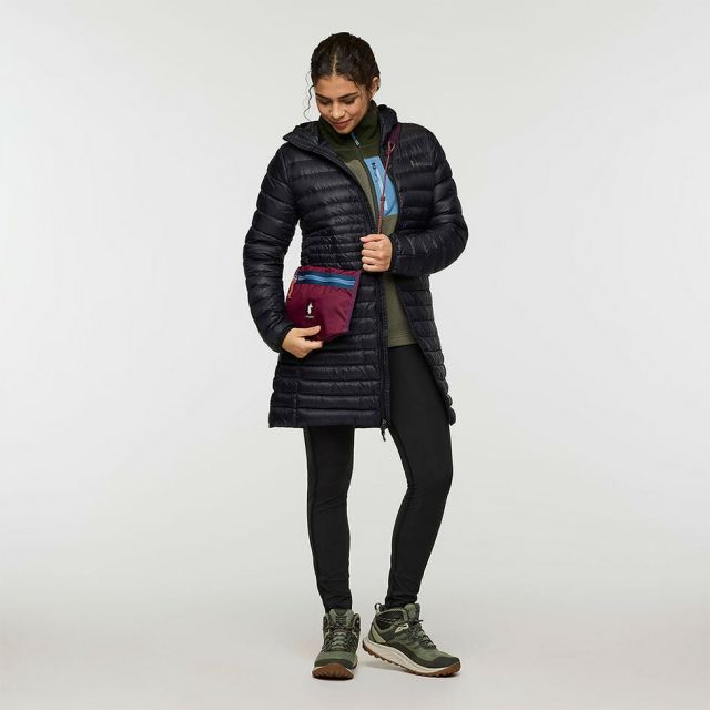 コトパクシ リスタ 2L ライトウェイト クロスボディバッグ カダディア ブラック Cotopaxi Lista Crossbody Bag リサイクルナイロン カラビナフック ショルダーバッグ 軽量 アウトドア 旅行 デイリー フェス 420170 420170 LISTA 2L LIWHT CROSSBODY CADA  メール便
