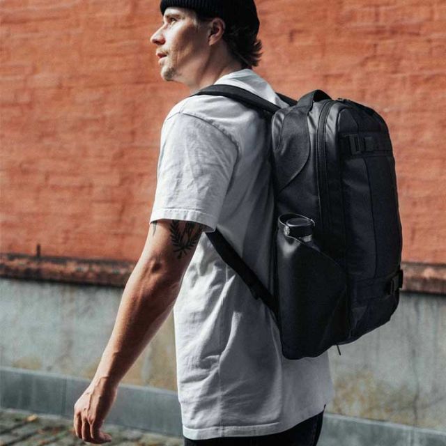 DOUCHE BAGS SKATEBORDING DAYPACK 20L