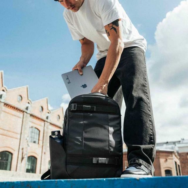 DOUCHE BAGS SKATEBORDING DAYPACK 20L