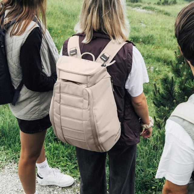 ザ ドゥーシュバッグ リュック Douchebag [ 1000175 ] Hugger Backpack 25L ハガー バックパック デイパック バッグ [230930]