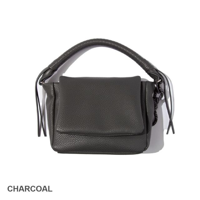 エフシーイー FCE TECH LEATHER MINI POUCH エフシーイー テックレザーミニポーチ FEL37252B0001 エコテックレザー 2WAY仕様 脱着式 高級感 レザー紐ハンドル コンパクト収納 軽量 耐久性 型崩れしにくいミニバッグ  (20250818)