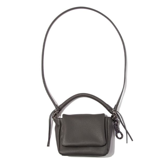 エフシーイー FCE TECH LEATHER MINI POUCH エフシーイー テックレザーミニポーチ FEL37252B0001 エコテックレザー 2WAY仕様 脱着式 高級感 レザー紐ハンドル コンパクト収納 軽量 耐久性 型崩れしにくいミニバッグ  (20250818)