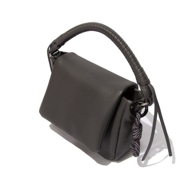 エフシーイー FCE TECH LEATHER MINI POUCH エフシーイー テックレザーミニポーチ FEL37252B0001 エコテックレザー 2WAY仕様 脱着式 高級感 レザー紐ハンドル コンパクト収納 軽量 耐久性 型崩れしにくいミニバッグ  (20250818)