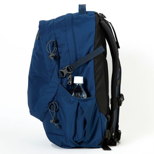 カリマー リュックサック KARRIMOR 501210 eclipse 27 リュックサック デイパック バックパック 27L A4収納 PCホルダー付き ハイドレーション対応 オーガナイザー搭載 ポールキャリア付き トレッキング ハイキング デイリー black ブラック (2502)