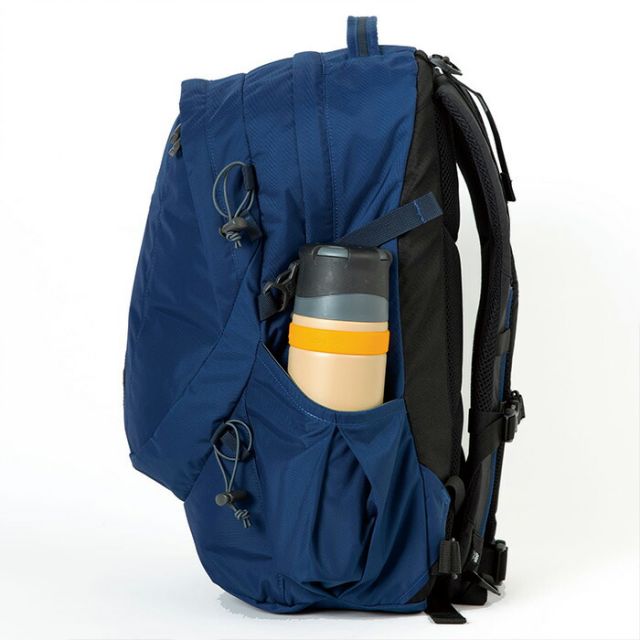 カリマー リュックサック KARRIMOR 501210 eclipse 27 リュックサック デイパック バックパック 27L A4収納 PCホルダー付き ハイドレーション対応 オーガナイザー搭載 ポールキャリア付き トレッキング ハイキング デイリー black ブラック (2502)